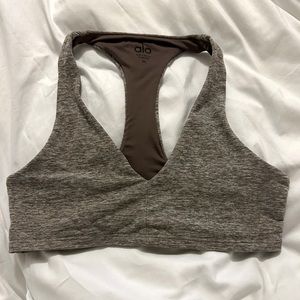 Women’s Alo Yoga sports bra. Size xs.